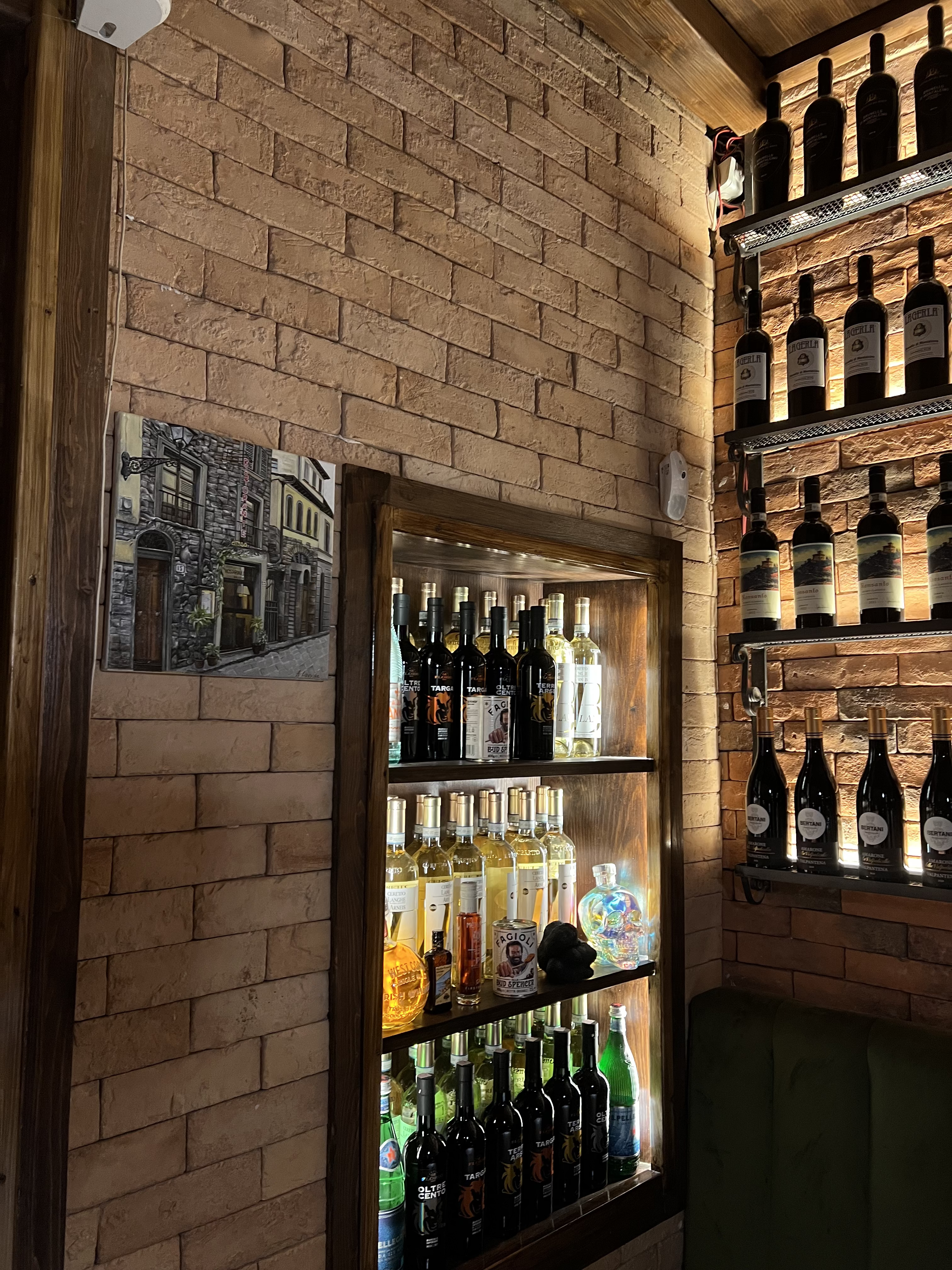 Artwork at Hostaria Il Desco